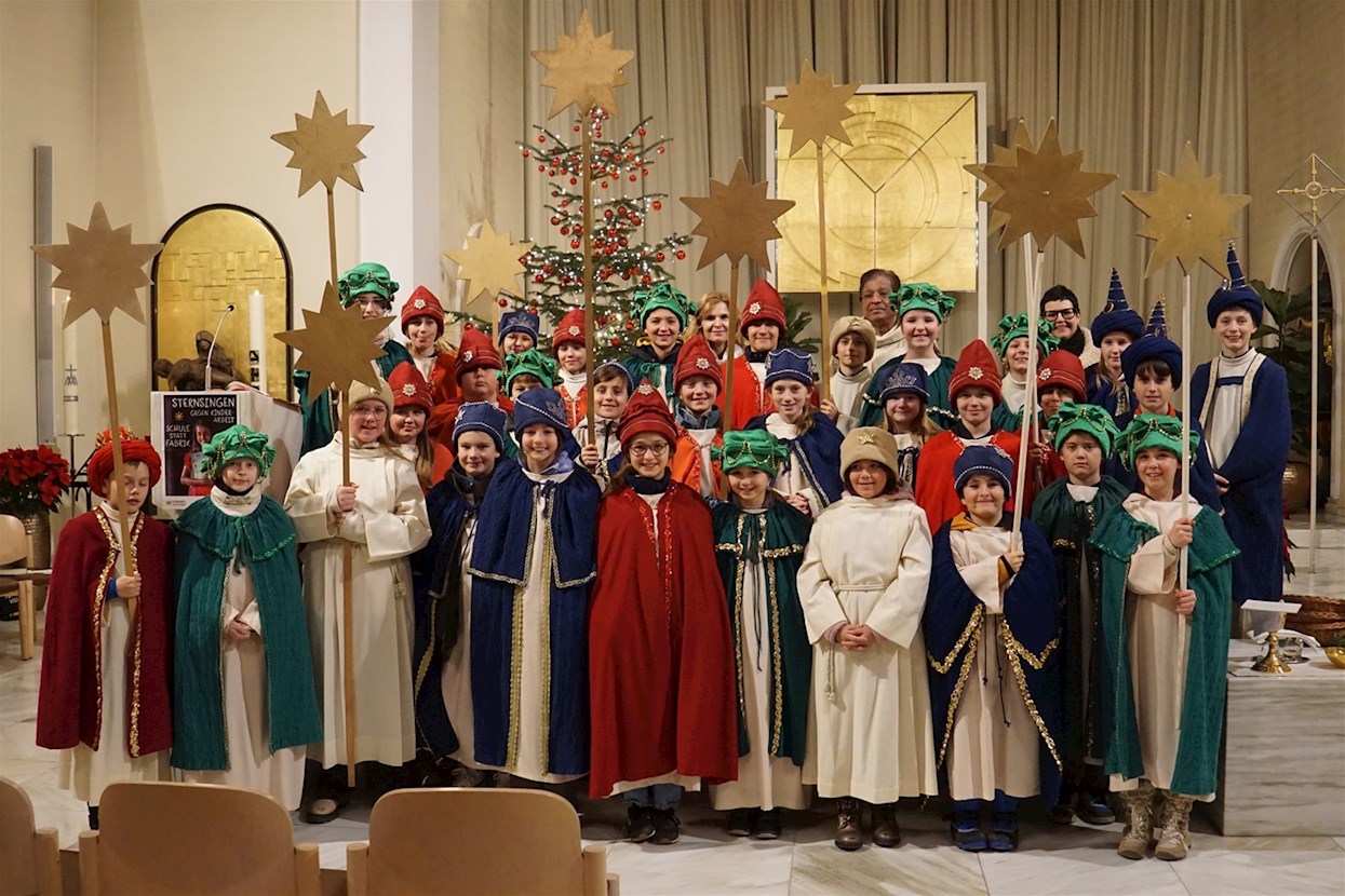 Gruppenbild-Sternsinger-2026-Mauren.JPG