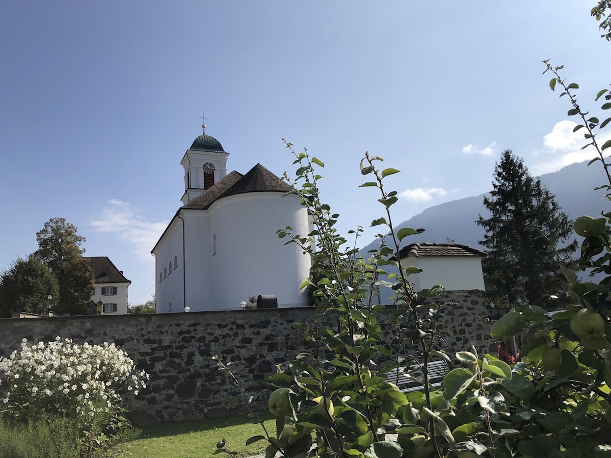 Pfarrkirche-mit-Pfarrhaus.jpg
