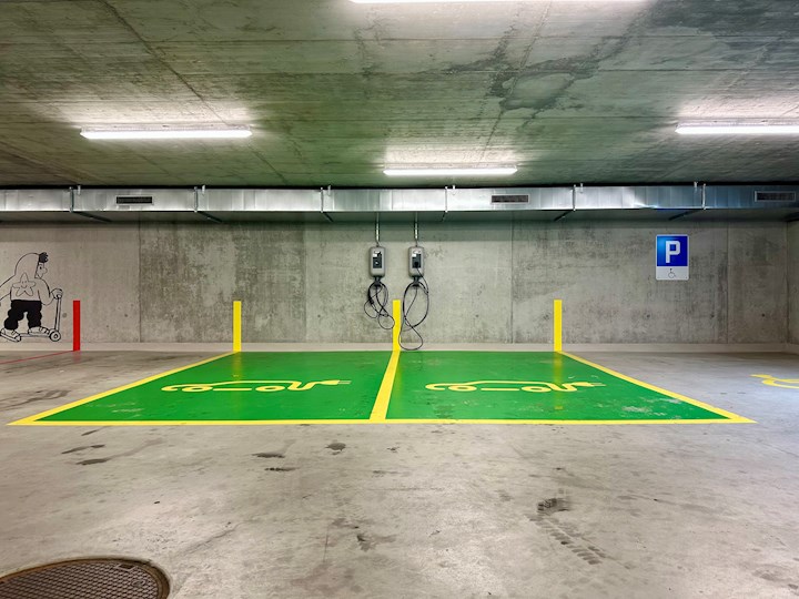 2 Ladestationen in der Tiefgarage der Turnhalle Mauren