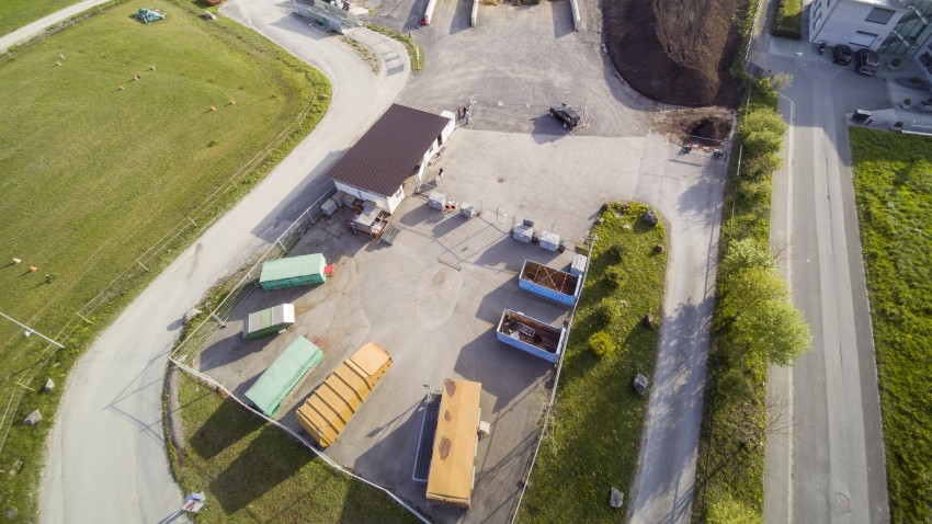 Wertstoffsammelstelle der Gemeinde Mauren bei der Deponie Langmahd. 