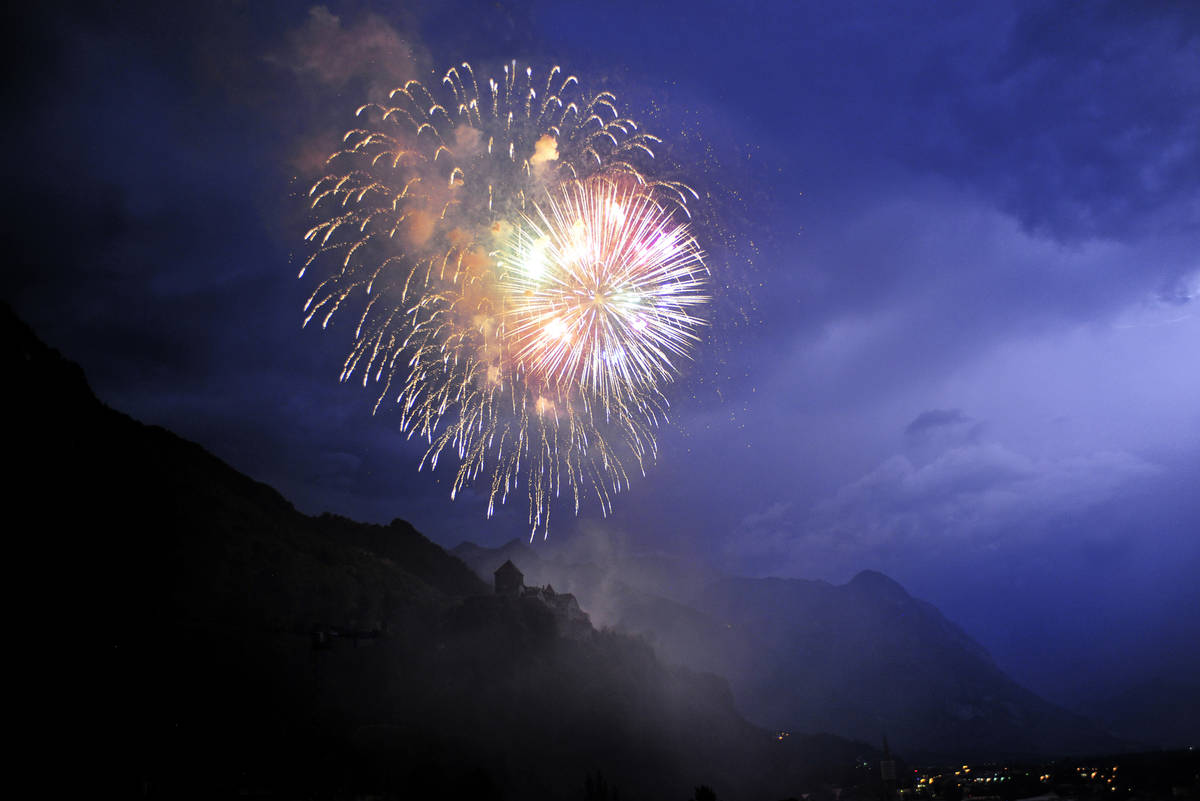 Den Höhepunkt des Staatsfeiertags bildet das rund 30 Minuten dauernde Feuerwerk. 