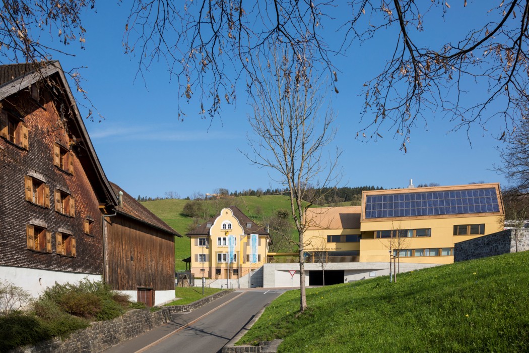 Blick auf die Gemeindeverwaltung Mauren