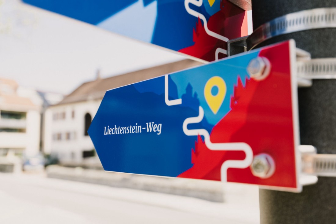 Der 75 km lange, beschilderte Liechtenstein-Weg führt durch alle elf Gemeinden des Landes. 